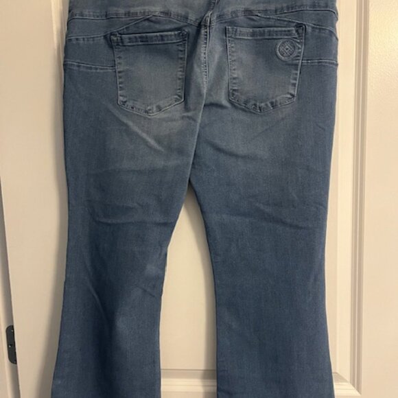 NWT, Lori Felt silky curve boot cut jean, size XLP - Picture 2 of 9
